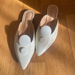 Retro style white leather flat mule